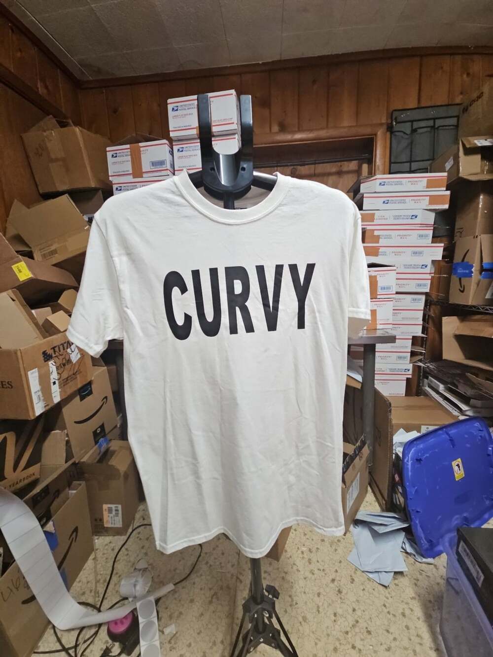 (289) Gildan Curvy Graphic Print White
